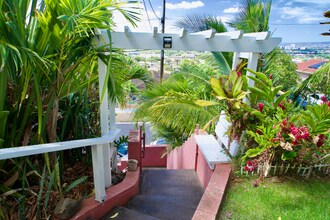 1303 Wanaka St in Honolulu, HI - Building Photo - Building Photo