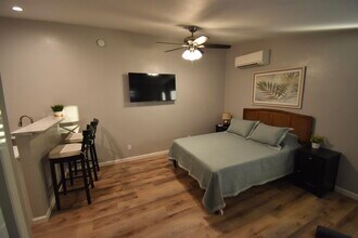 2400 Lake Hall Rd in Tallahassee, FL - Building Photo - Building Photo