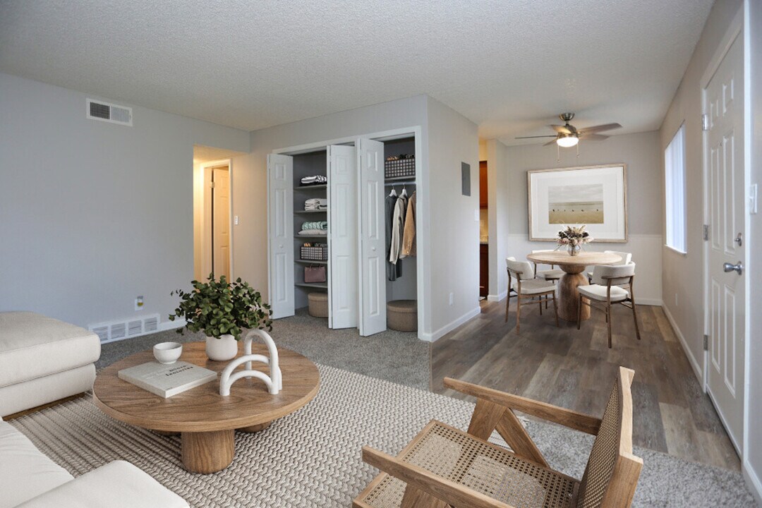 Sage Creek Apartments in Aurora, CO - Foto de edificio