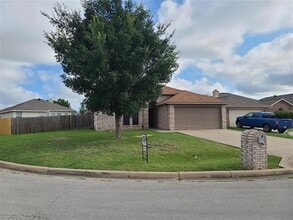 10408 Fossil Hill Dr in Fort Worth, TX - Building Photo - Building Photo