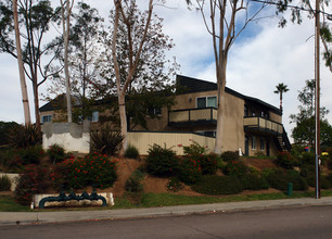 The Oaks in Fallbrook, CA - Building Photo - Building Photo