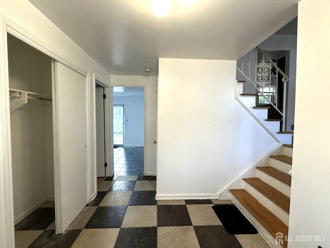 7 Timothy Ct in Edison, NJ - Building Photo - Building Photo