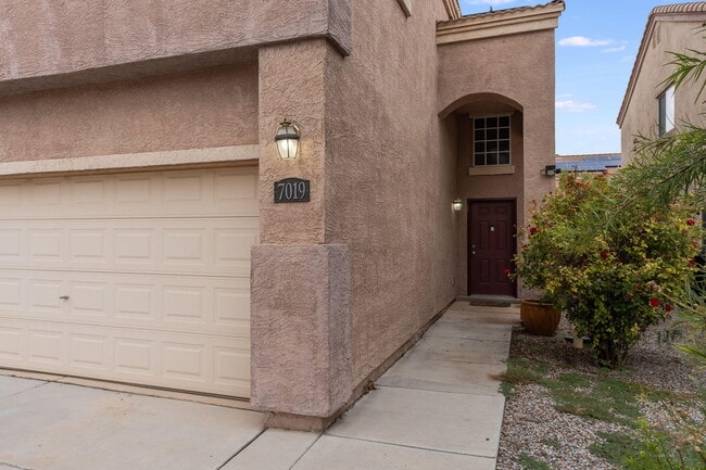 7019 Kayser Mill Rd NW in Albuquerque, NM - Foto de edificio - Building Photo