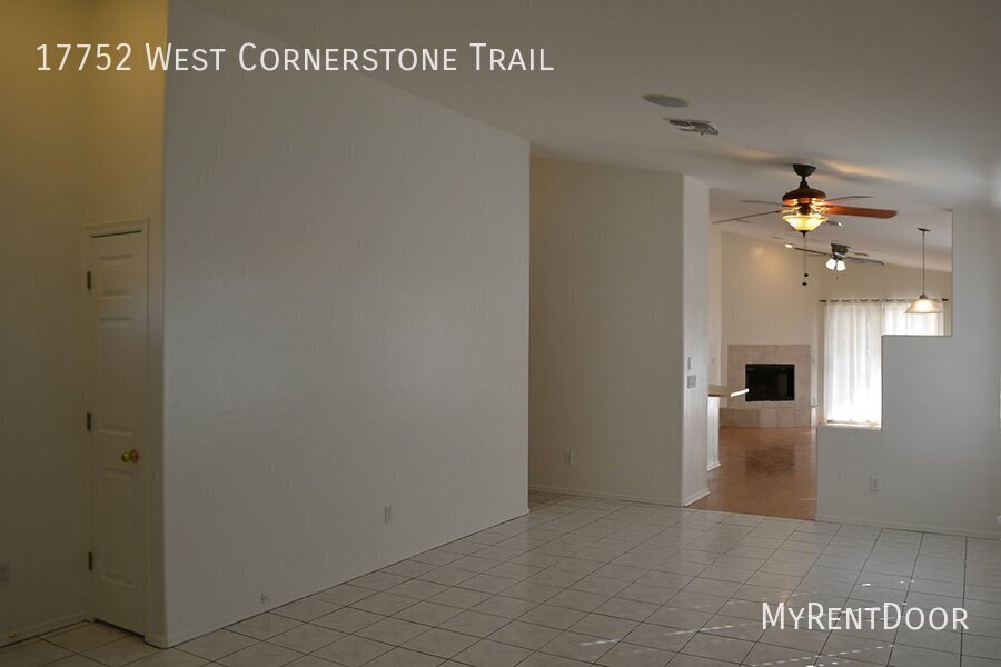 17752 W Cornerstone Trail in Surprise, AZ - Building Photo