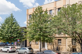 3552 Steinway St in Long Island City, NY - Foto de edificio - Building Photo