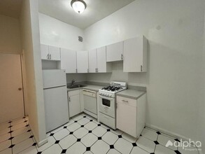 433 E 83rd St in New York, NY - Building Photo - Building Photo