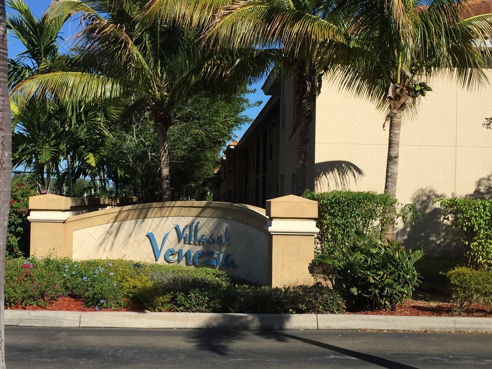 Villas at Venezia in Ft. Myers, FL - Foto de edificio