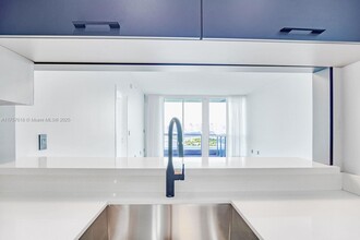 540 West Ave, Unit 2211 in Miami Beach, FL - Foto de edificio - Building Photo