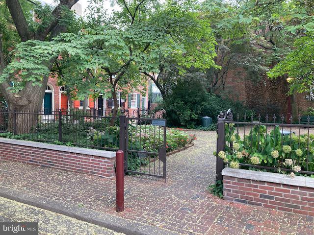 property at 712 Addison St