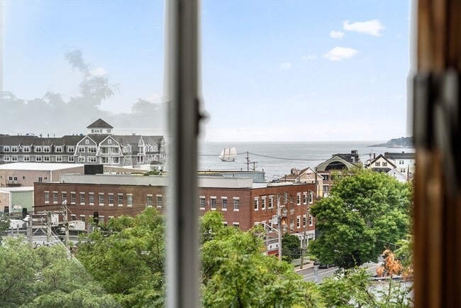 100-102 Main St in Gloucester, MA - Building Photo - Building Photo