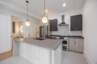 1814 W Thomas St in Chicago, IL - Building Photo - Building Photo