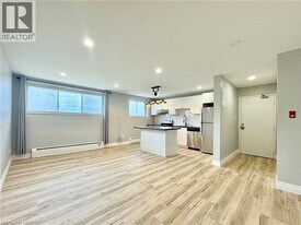413 Hazel St in Waterloo, ON - Building Photo