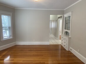 95 W Adams St, Unit 1 in Somerville, MA - Foto de edificio - Building Photo