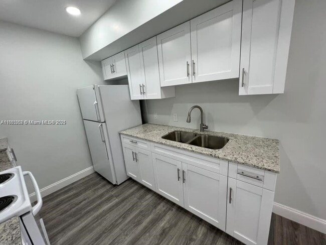 245 NE 191st St in Miami, FL - Building Photo - Building Photo