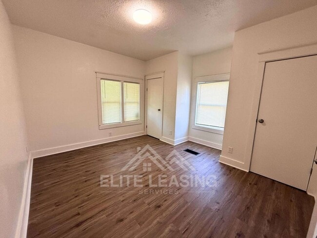 1500 SW Van Buren St in Topeka, KS - Building Photo - Building Photo