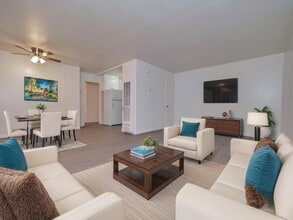 Park Hills Place in Sacramento, CA - Building Photo - Building Photo