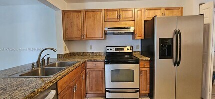 871 NE 207th Terrace in Miami, FL - Building Photo - Building Photo