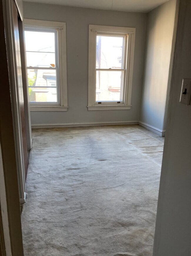 227 Buckingham Pl, Unit 3