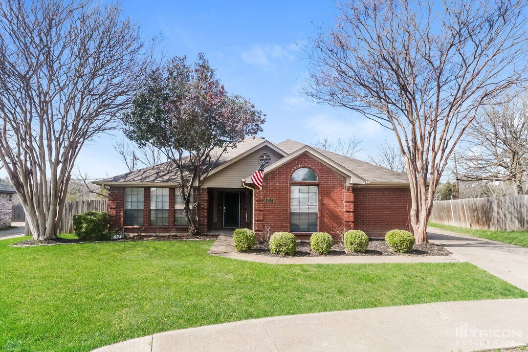 653 Edgewood Dr in Lancaster, TX - Building Photo