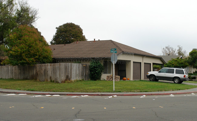 8458 Loretto Ave in Cotati, CA - Building Photo - Building Photo