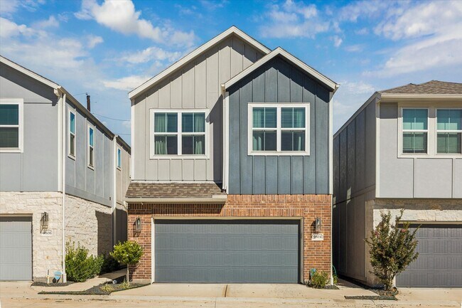 9804 Rugged Oaks Dr in Houston, TX - Building Photo - Building Photo