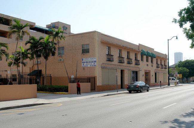 Rio Towers in Miami, FL - Foto de edificio - Building Photo