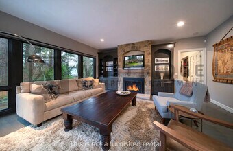 1692 Village Park Ln in Lake Oswego, OR - Building Photo - Building Photo