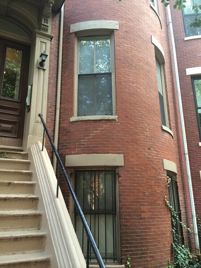 22 Yarmouth St, Unit 2A