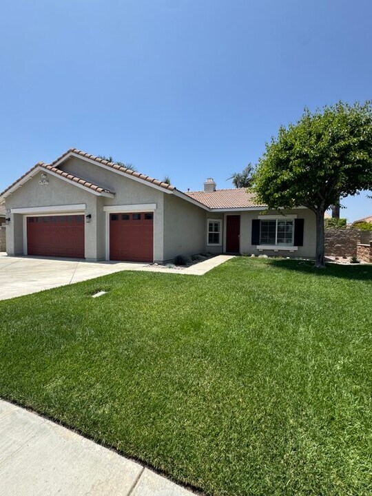 7126 Revere Way in Fontana, CA - Building Photo