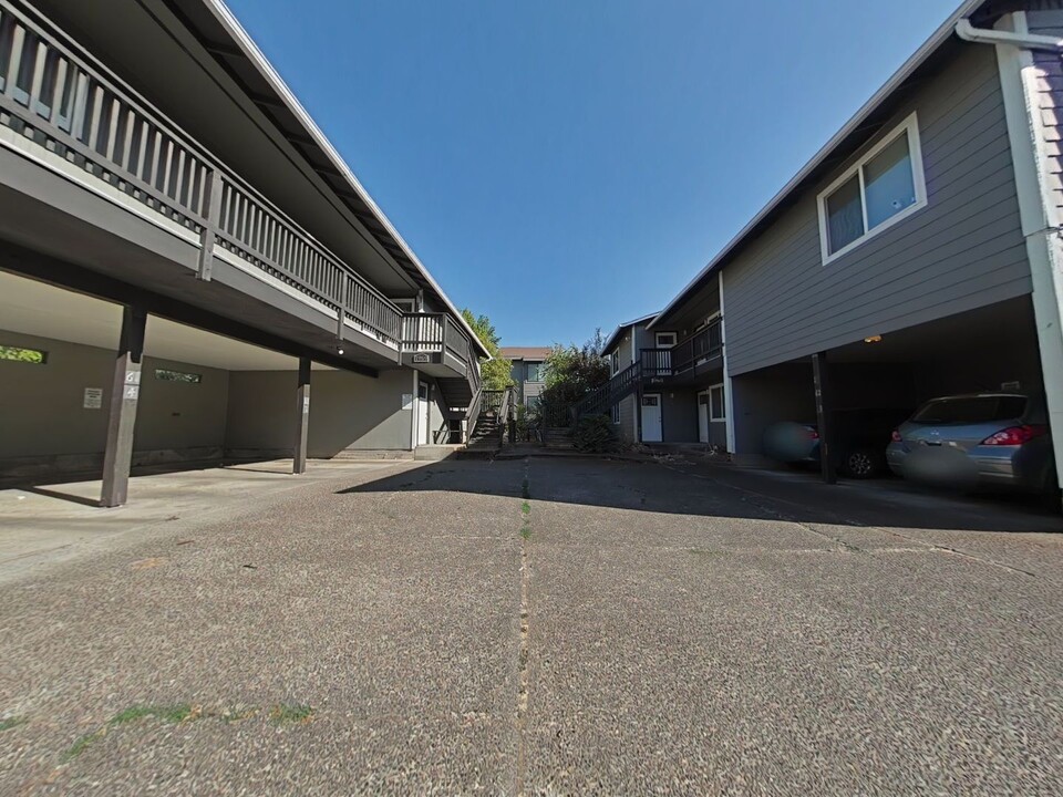 1969 NW Grant Ave in Corvallis, OR - Building Photo