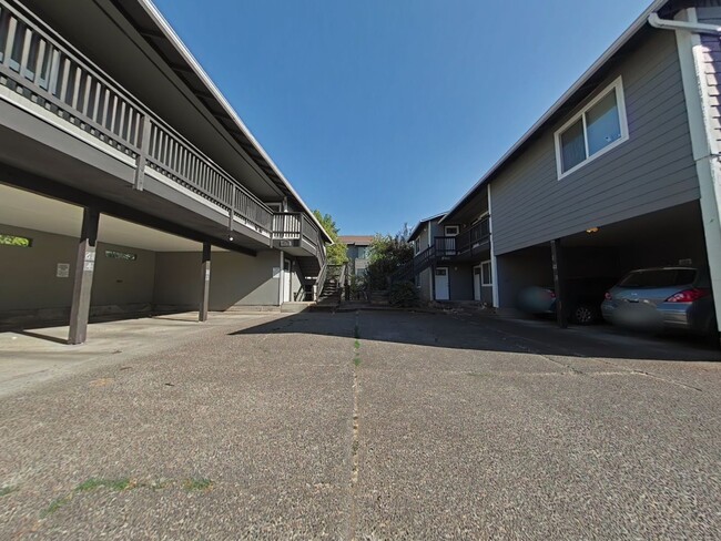 1969 NW Grant Ave