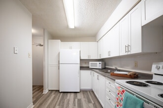 Tomken Place in Mississauga, ON - Building Photo - Interior Photo