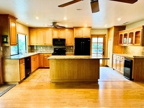 6198 Amethyst Ave in Rancho Cucamonga, CA - Building Photo - Building Photo