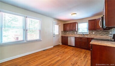 1825 Chopsey Hill Rd in Bridgeport, CT - Building Photo - Building Photo