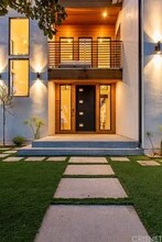 11011 Exposition Blvd in Los Angeles, CA - Building Photo - Building Photo