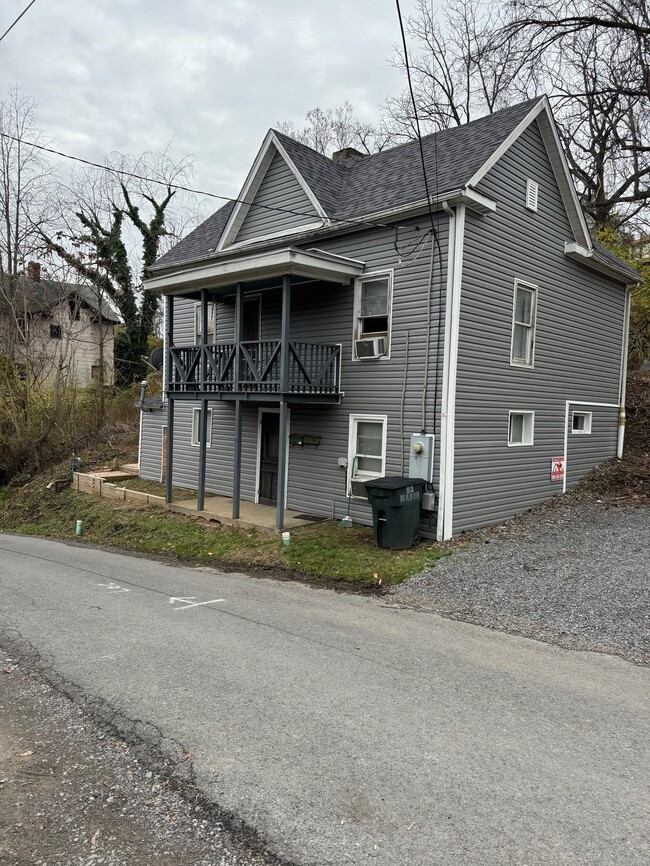 60 Mason St, Unit 1 in Morgantown, WV - Building Photo - Building Photo