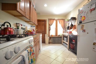 27 S Crescent Circuit in Boston, MA - Foto de edificio - Building Photo