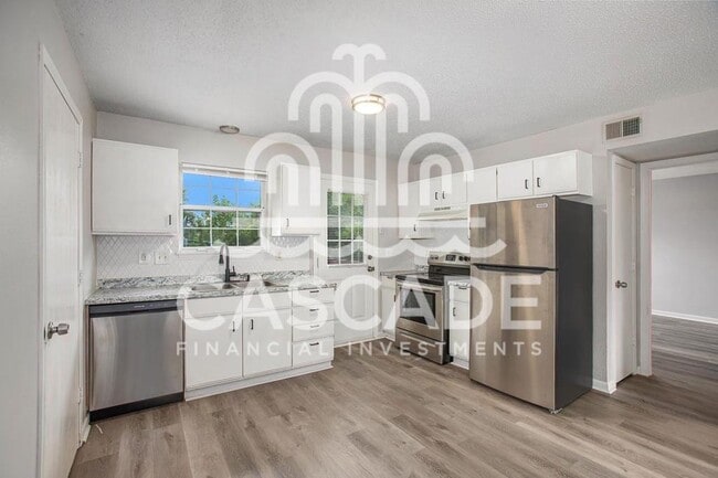 144 N Crest Dr in Raymore, MO - Building Photo - Building Photo