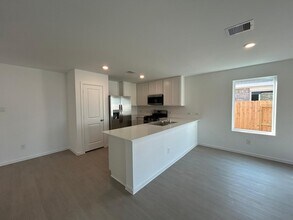 9215 Speckled Trout Dr in Baytown, TX - Building Photo - Building Photo