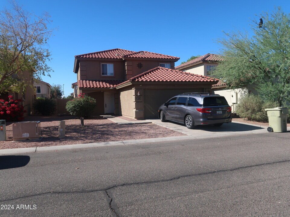 7780 N 57th Ln in Glendale, AZ - Foto de edificio