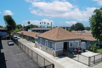 1010 W Bishop St in Santa Ana, CA - Building Photo - Primary Photo