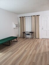 150 E Lakeshore Dr, Unit 55+ in Lake Elsinore, CA - Foto de edificio - Building Photo