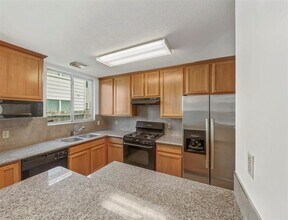 3703 Ashford Villa Ln in Houston, TX - Foto de edificio - Building Photo