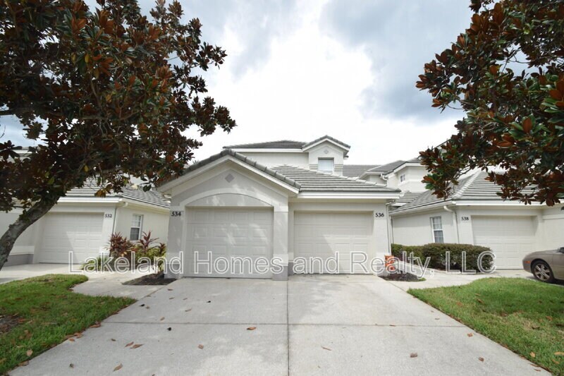 534 Grasslands Village Cir in Lakeland, FL - Foto de edificio