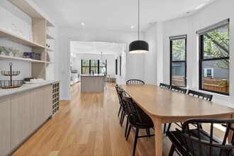 96 Henry St in Cambridge, MA - Building Photo - Building Photo