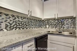 2900 Cole St in Austin, TX - Foto de edificio - Building Photo