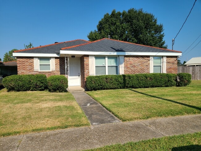 property at 3100 Ivy Pl