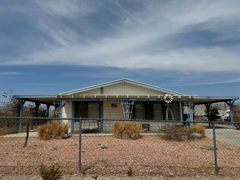 1509 Rio Vista Dr in Bullhead City, AZ - Foto de edificio