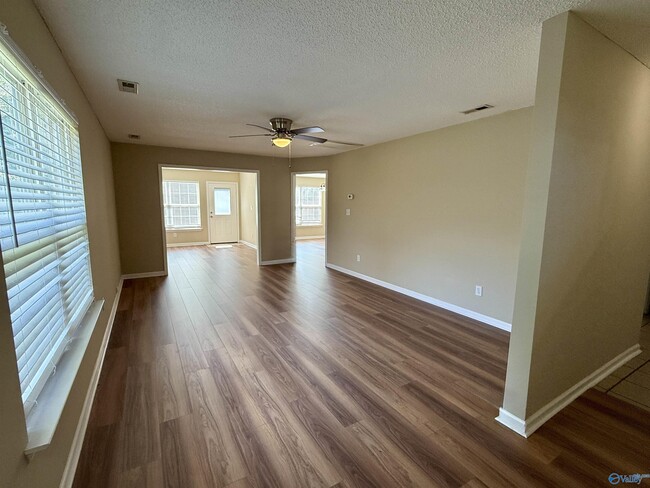 143 Bremerton Dr SW in Huntsville, AL - Building Photo - Building Photo