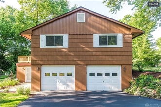 1086 Meadow Dr in Beavercreek, OH - Foto de edificio - Building Photo
